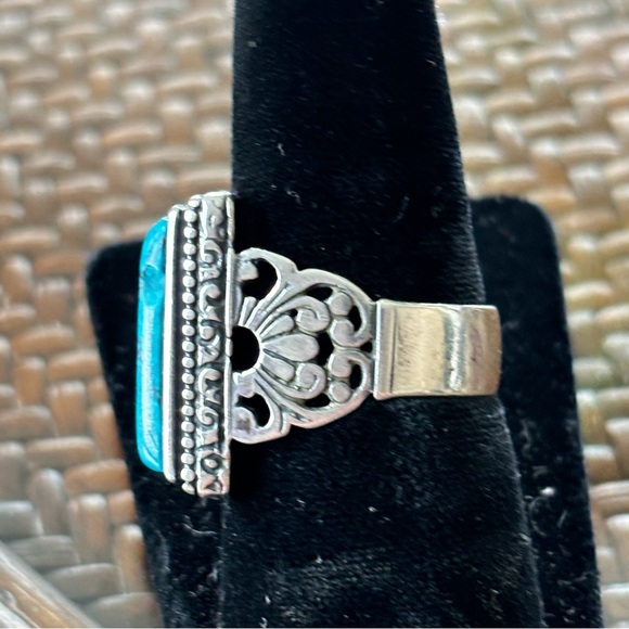 Beautiful Turquoise Ring with Detail on Sides 8 ¾ - Picture 5 of 6